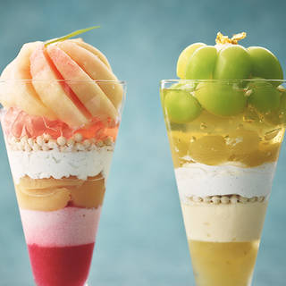 夏のひんやりデザート「ストリングス・パフェ」初登場｜EAT