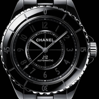 シャネルのシグネチャーカラーを纏った「J12 ファントム」｜CHANEL