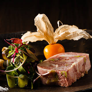 六本木の裏路地に佇むフレンチベースレストラン「TAMANI」｜EAT