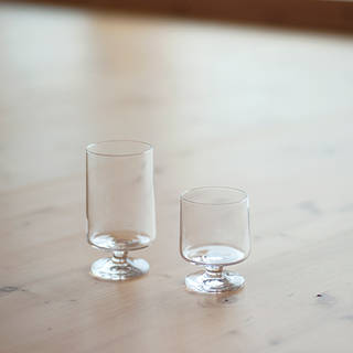 直線的な美しさとスタッキング可能な機能性を兼ね備えたグラス｜HOLMEGAARD