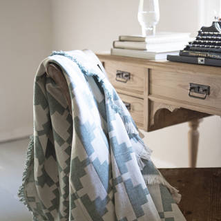 スウェーデンのテキスタイルブランドからスローやラグが新登場｜BRITA SWEDEN 