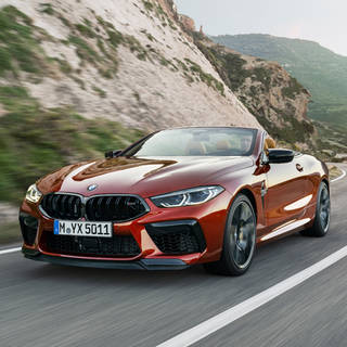 M社のフラッグシップオープンカー「M8カブリオレ」販売開始｜BMW