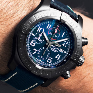 現代のスタイルコンシャスなルックスをまとった「スーパー アベンジャー クロノグラフ 48 ナイトミッション」｜BREITLING