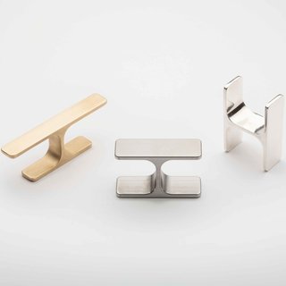 エンツォ・マーリへの敬意を込めた、非リング型のアクセサリー ｜DANESE