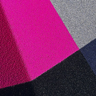 SPREADによる2つのエキシビション。インスタレーション「六本木カラー渓谷」と個展「観賞用コントラスト」｜SPREAD