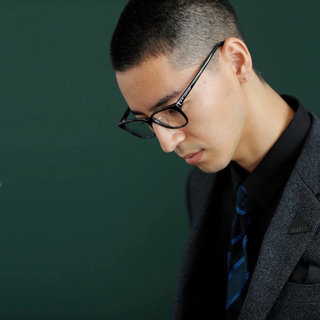 カルバン・クラインの最新アイウェア「Eight Genius Gentlemen」｜CALVIN KLEIN