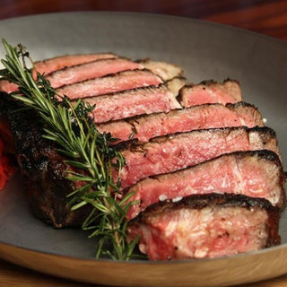 [短期連載5] 建築と芸術とエンターテインメントと美食の都、シカゴへ──グルメ編｜TRAVEL