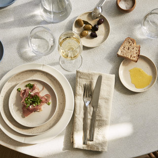 近藤麻理恵氏の哲学からインスピレーションを受け、テーブルウェアに反映｜ROSENDAHL COPENHAGEN