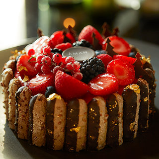 フェスティブシーズンにぴったりの華やかなクリスマスケーキ｜AMAN TOKYO