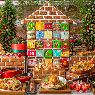 ホリデーマーケットのようなランチビュッフェ｜CONRAD TOKYO