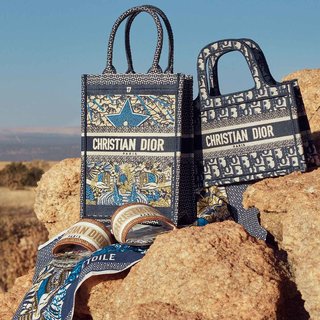 終わらない夏に想いを馳せて。“DIORIVIERA”カプセルコレクション｜DIOR