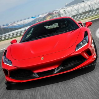扱いやすいミドシップ フェラーリ──フェラーリF8トリブートにマラネロで試乗｜Ferrari