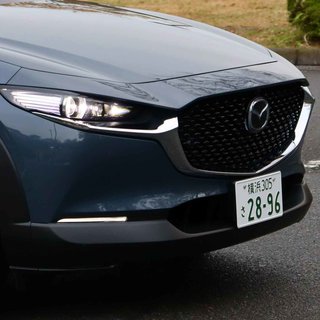 デザインと室内パッケージの両立を目指した意欲作──マツダCX-30に試乗｜Mazda