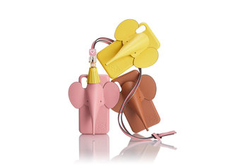 ロエベからゾウモチーフのスマートフォンカバー登場｜LOEWE