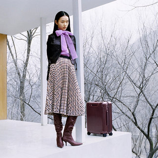 リモワ エッセンシャルシリーズにアイスランドのフィヨルドをテーマにした新色が登場｜RIMOWA