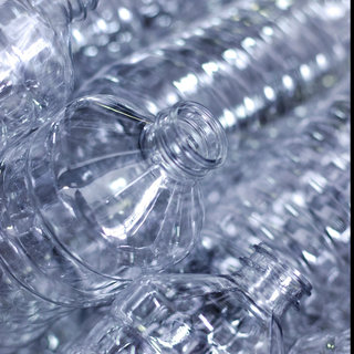 1.5リットル容量を最大45本使用──ペットボトルから作られた新型A3のシートファブリック｜Audi