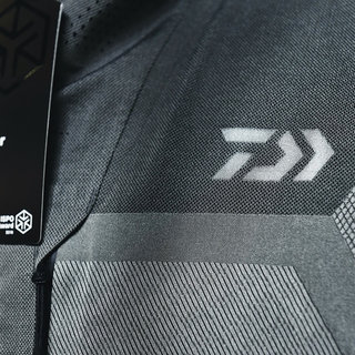 複雑なテキスタイルを採用。世界的な評価を獲得したレインジャケット｜DAIWA