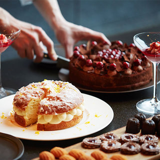 季節のフルーツを使ったデザートをコースで楽しむ「ドルチェ in アルヴァ」｜AMAN TOKYO