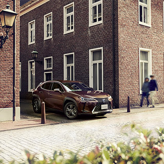 レクサスUXにシックなブラウンをインテリアに取り入れた特別仕様車｜Lexus