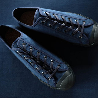 アッパーからディテールに至るまでワントーンで統一。無垢なスニーカーが完成 | Doek