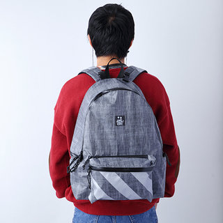 アーティスト・神山隆二のアートワークをミックスさせた軽量素材のバックパック｜bern