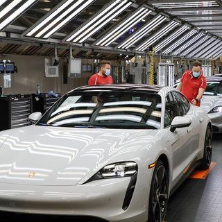 ポルシェがスポーツカーの生産を再開｜Porsche