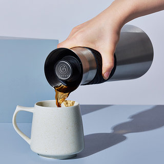 注ぎ口を選ばない。新しいカタチの卓上ポット「ビーフラスク グランデC520」｜Cores