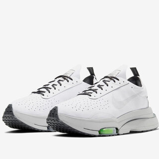 新作スニーカー「ナイキ エア ズーム タイプ」は意外性のある形状とディテールに注目｜NIKE