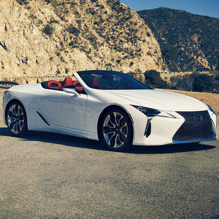 エレガントさと本能を刺激する走りの融合──LC500にコンバーチブルが追加　｜LEXUS