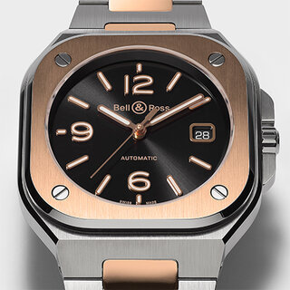 黒×金のスマートスタイル「BR 05 ブラック スティール＆ゴールド」｜Bell & Ross