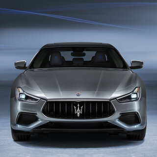 マセラティ、同社初のハイブリッドモデル「ギブリ ハイブリッド」を発表｜ Maserati