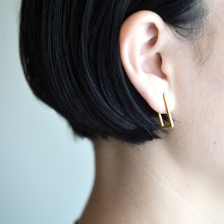 ポストモダン、ミニマル、コンセプチュアル。さまざなな要素を取り込んだ新進気鋭のジュエリーレーベル｜ATAKA 