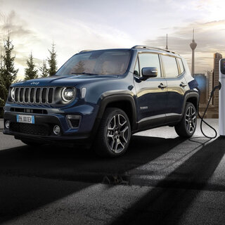 ジープ初のPHEV「レネゲード 4xe」が今秋、国内で販売開始｜Jeep®
