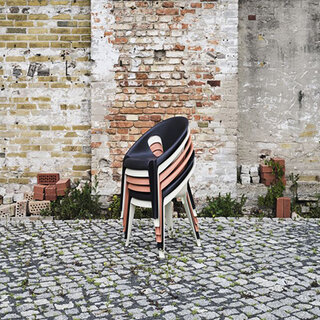 グルチッチと再びタッグ。リーズナブルで循環環境に配慮した一脚が完成｜MAGIS