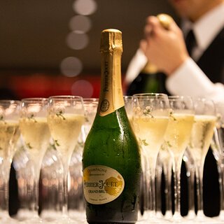 ペリエ ジュエをフリーフローで愉しむ優雅な休日ブランチ｜Perrier-Jouët