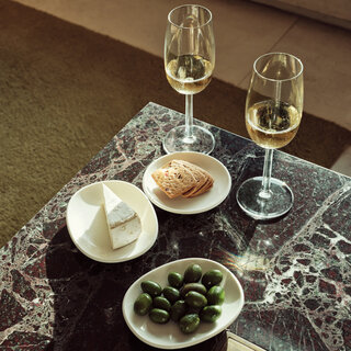 シーブルーとサーモンピンクのガラス製品も新たにラインナップ｜iittala