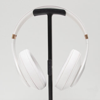 ヘッドホンを美しくディスプレイ。ゴム製フレキシブルヘッドレスト｜Bluelounge