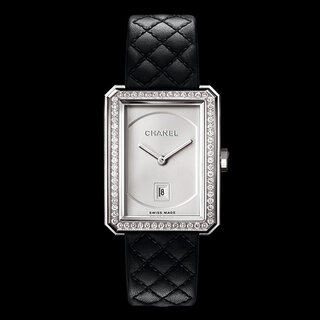 シャネルの永遠のスタンダード。キルティング ストラップの新作「ボーイフレンド」｜CHANEL