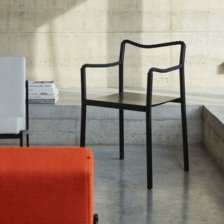 新作「ロープ チェア」と「トゥプラ 壁付け フック」が日本で発売開始｜Artek 