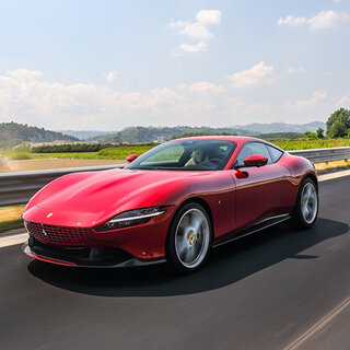 フェラーリの新型+2ミッド・フロントエンジンGT「ローマ」に試乗｜Ferrari