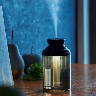 デスクやベッドサイドなどで使えるコンパクトなパーソナルLED加湿器｜NEUTRAL 