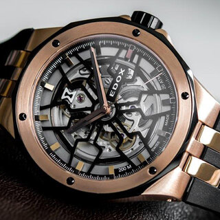 砂時計をモチーフにしたカットワークで魅せる「デルフィン メカノ オートマティック」｜EDOX