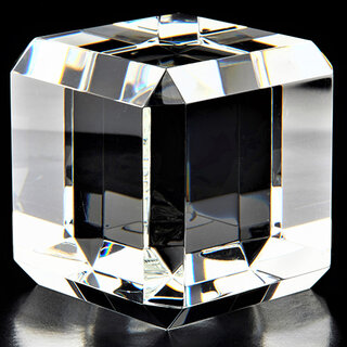 宝石のような氷を、自宅で簡単に作れる「ジュエルアイス」｜MEDIK