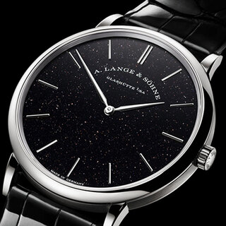 発売当日に完売。コッパーの微粒子がブラック文字盤に煌めく「サクソニア・フラッハ」｜A. LANGE & SÖHNE