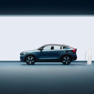 ボルボ、2030年までに完全なEVメーカーに  EV専用モデル「C40」もワールドプレミア｜VOLVO