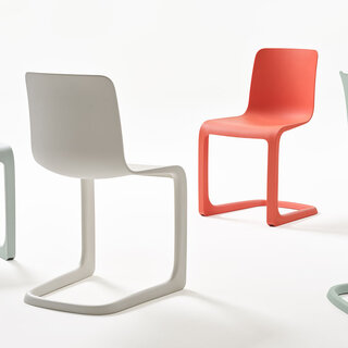 ジャスパー・モリソンによる初の全プラスチック製キャンチレバーチェア｜ Vitra
