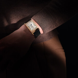 Watches & Wonders 2021新作。ハイコンプリケーションの新表現「レベルソ・トリビュート・ノナンティエム」｜JAEGER-LECOULTRE