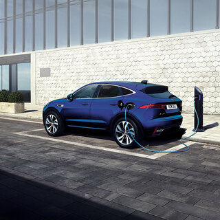 ジャガー初のPHEVとなるEペイスPHEVを日本初導入｜Jaguar