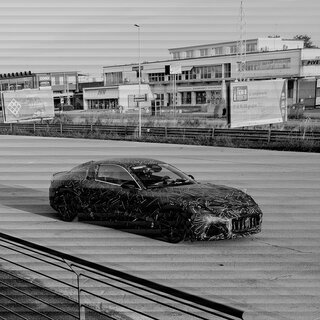 ピュアEVとなる次期型グラントゥーリズモのプロトタイプ写真を公開｜Maserati  