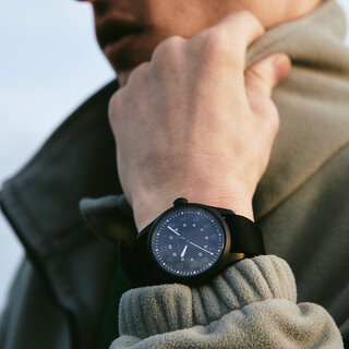 300本限定「カーキ フィールド オート N.HOOLYWOOD スペシャルエディション 2021」｜HAMILTON